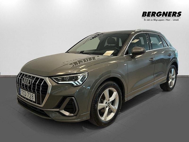 Grå Begagnad 2018 Audi Q3 S-Line SUV | 289 900 kr (Dyr) - Bild 1/4