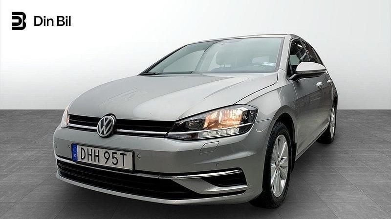 Silver (tungsten silver metallic) Begagnad 2018 VW Golf VII Halvkombi | 179 900 kr (Marknadspris) - Bild 1/4