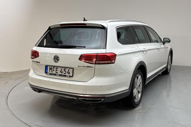 Begagnad VW Passat Alltrack 190 HK (139 kW) 2016 Vit Kombi