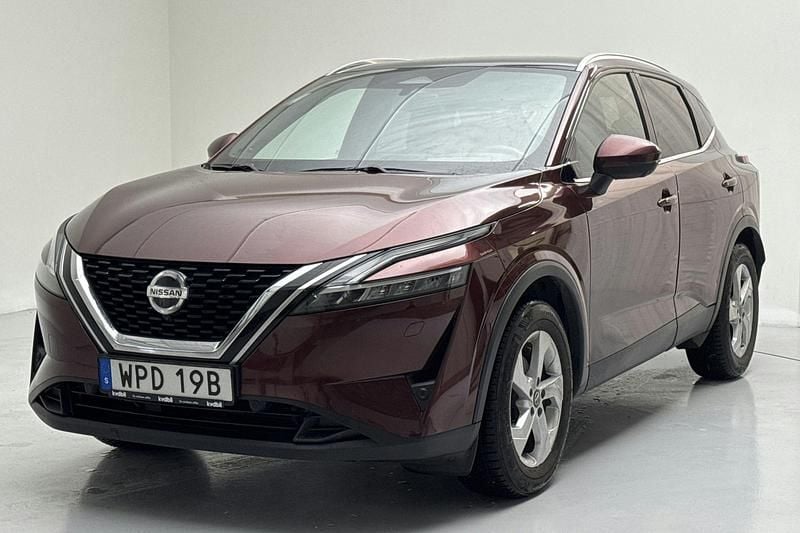 Mörkröd Begagnad 2022 Nissan Qashqai Tekna+ SUV | 259 900 kr (Bra pris) - Bild 1/4