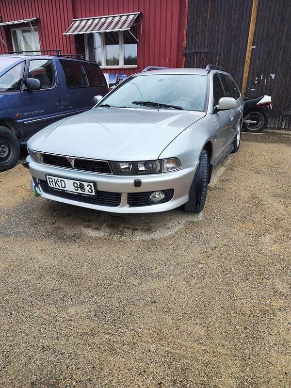 Grå Begagnad 2000 Mitsubishi Galant Kombi | 8 500 kr - Bild 1/4