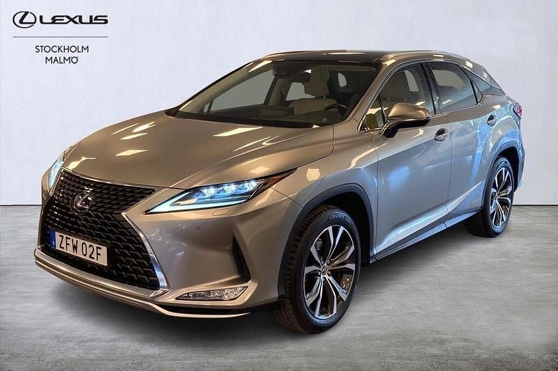 Ljusgrå (grå) Begagnad 2020 Lexus RX450h Executive Line SUV | 468 000 kr (Marknadspris) - Bild 1/4