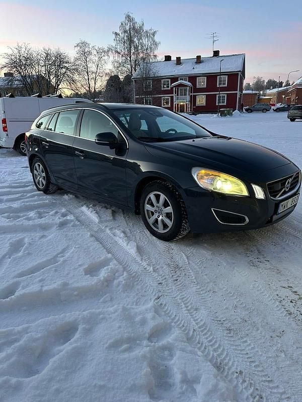 Begagnad 2013 Volvo V60 Kombi | 85 000 kr (Marknadspris) - Bild 1/4