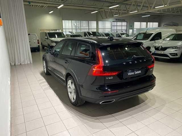 Begagnad Volvo V60 CC 197 HK (144 kW) 2022 Kombi