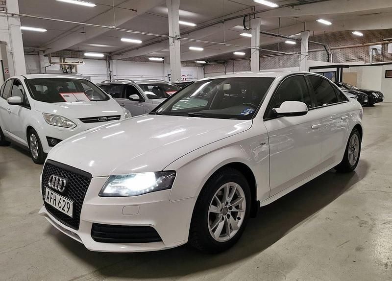Vit Begagnad 2010 Audi A4 Sedan | 54 900 kr (Bra pris) - Bild 1/4