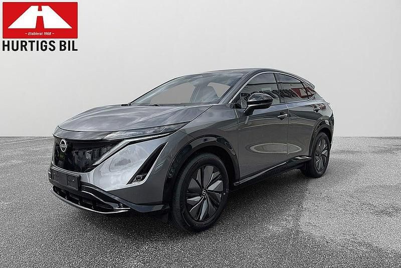 Grå Ny 2025 Nissan Ariya Advance SUV | 498 800 kr (Bra pris) - Bild 1/4