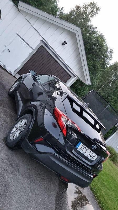 Svart Begagnad 2018 Toyota C-HR Executive SUV | 182 000 kr (Marknadspris) - Bild 1/4