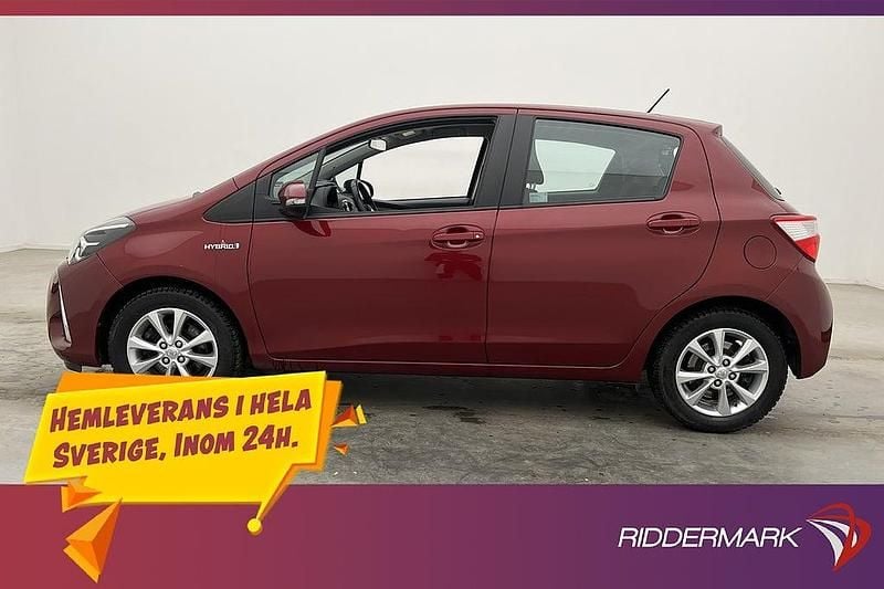Röd Begagnad 2018 Toyota Yaris Hybrid Halvkombi | 154 700 kr (Marknadspris) - Bild 1/3