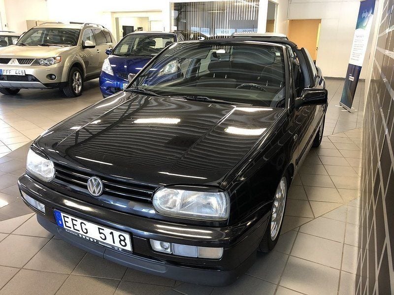Begagnad VW Golf Cabriolet 90 HK (66 kW) 1997 Svart Cab