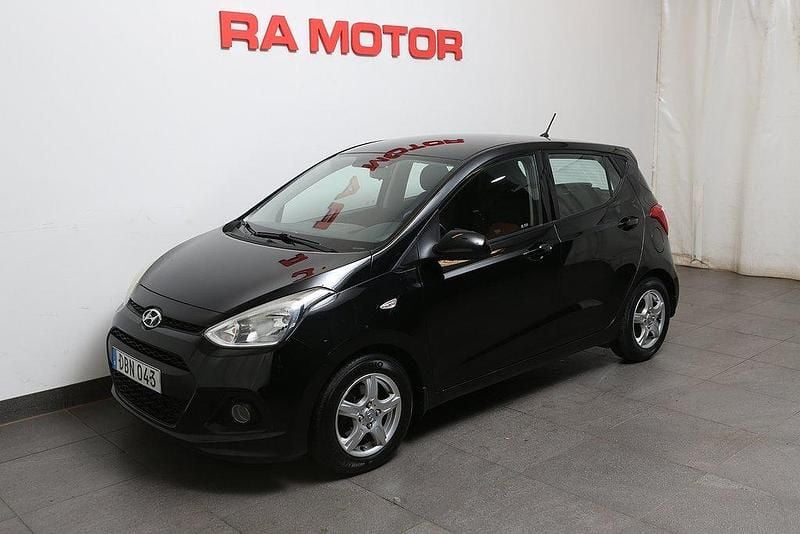 Svart Begagnad 2014 Hyundai i10 Halvkombi | 48 900 kr (Marknadspris) - Bild 1/3