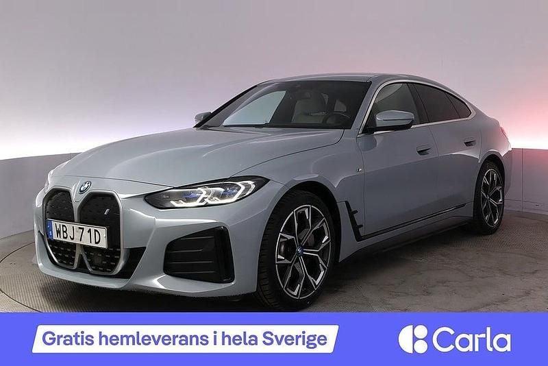Grå Begagnad 2022 BMW i4 M Sport Sedan | 430 990 kr (Marknadspris) - Bild 1/4