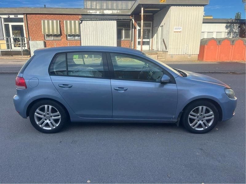 Blå Begagnad 2009 VW Golf VI Halvkombi | 34 000 kr (Bra pris) - Bild 1/4