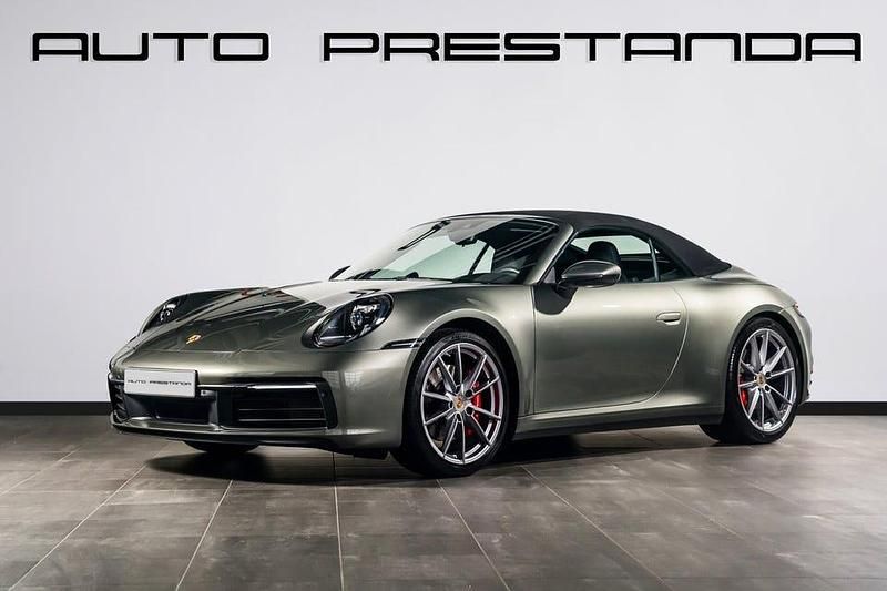 Begagnad Porsche 911 Carrera 4S 450 HK (330 kW) 2020 Aventurine green metallic