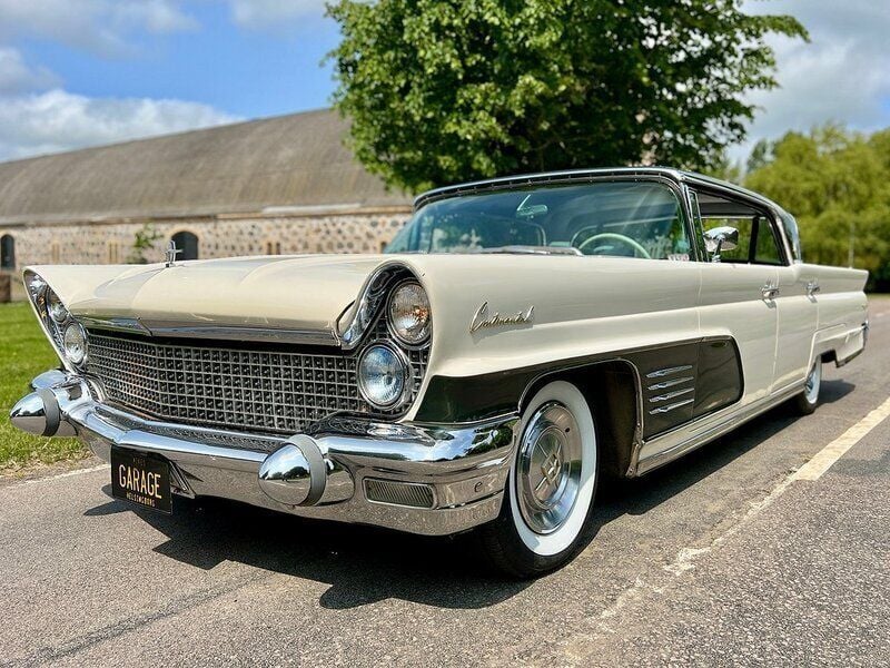 Begagnad Lincoln Continental 316 HK (232 kW) 1960 Polaris white & deerfield green Sedan