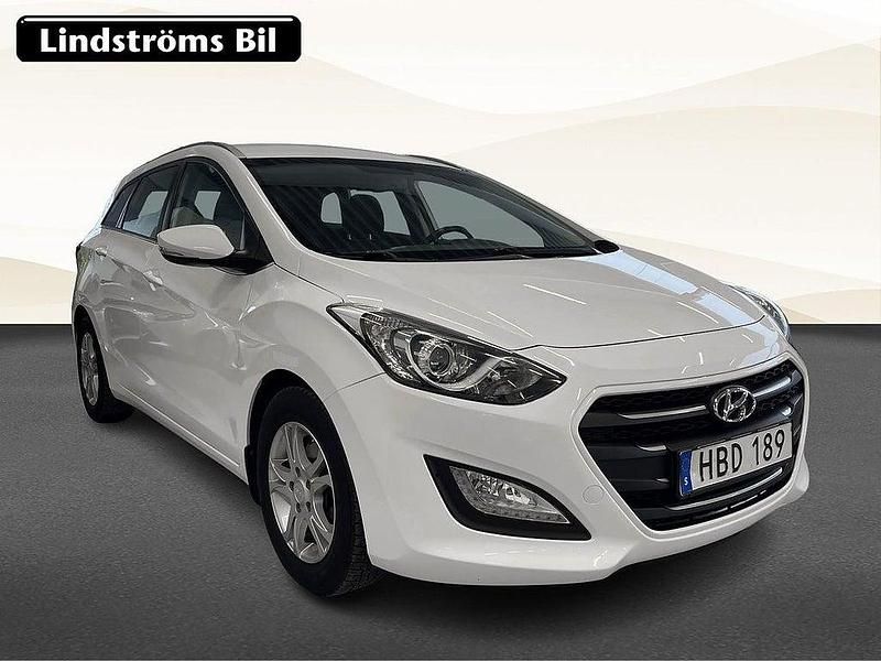 Begagnad Hyundai i30 Comfort 112 HK (82 kW) 2015 Vit Kombi