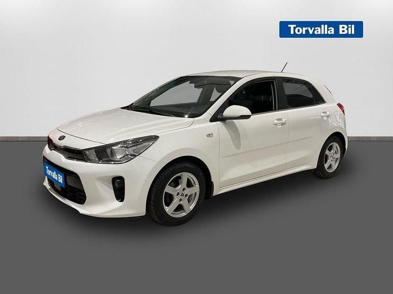 Vit Begagnad 2017 Kia Rio Halvkombi | 114 900 kr (Marknadspris) - Bild 1/4