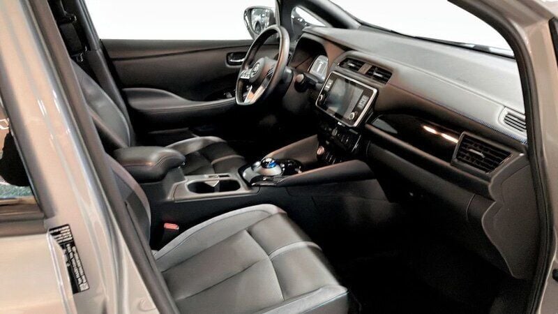 Begagnad Nissan Leaf Tekna 160 kW (218 HK) 2021 Silver Halvkombi