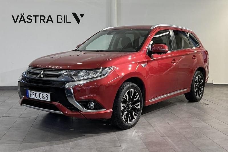 Röd Begagnad 2018 Mitsubishi Outlander SUV | 164 900 kr (Marknadspris) - Bild 1/4