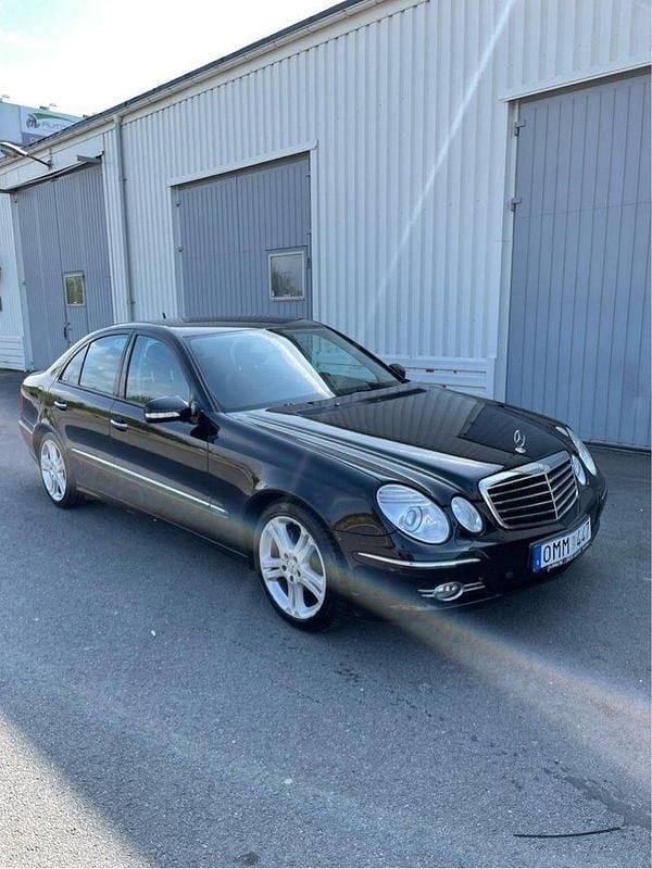 Svart Begagnad 2007 Mercedes E200 Avantgarde Sedan | 68 000 kr (Marknadspris) - Bild 1/4