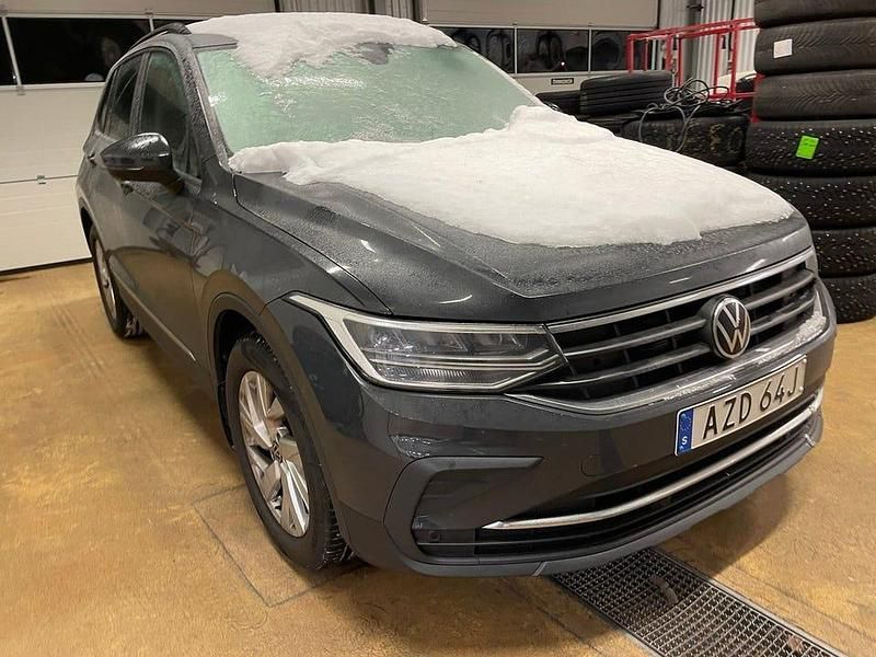 Begagnad VW Tiguan 150 HK (110 kW) 2023 Uranogrå SUV