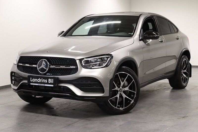 Silver Begagnad 2022 Mercedes GLC300e AMG line Sportkupé | 659 000 kr (Dyr) - Bild 1/4