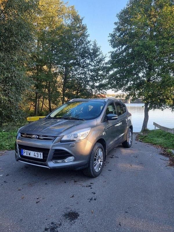 Grå Begagnad 2013 Ford Kuga Titanium SUV | 125 000 kr (Marknadspris) - Bild 1/4