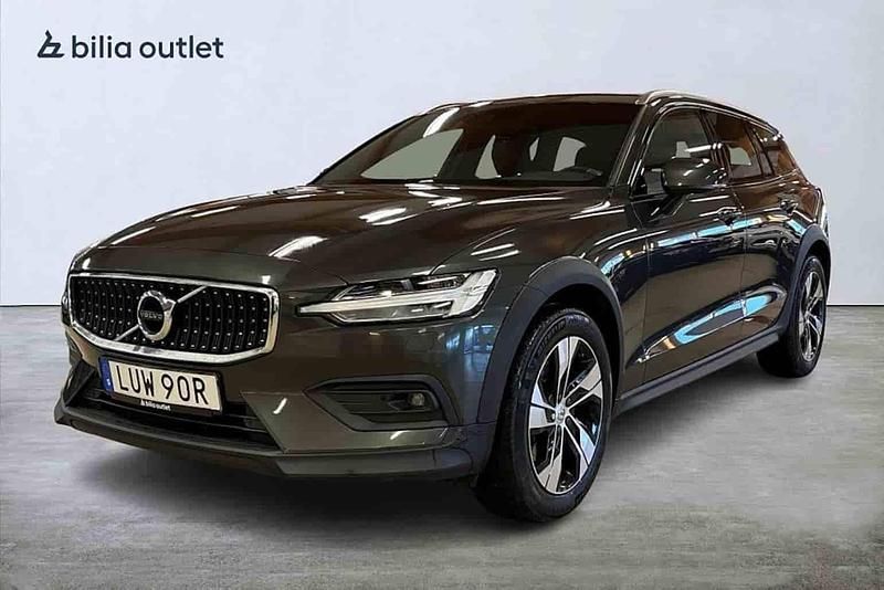 Grå Begagnad 2020 Volvo V60 CC Kombi | 329 900 kr (Dyr) - Bild 1/1