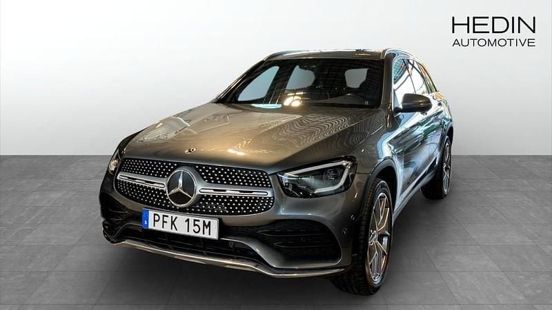 Grå (grey) Begagnad 2021 Mercedes GLC300e SUV | 379 900 kr (Bra pris) - Bild 1/4