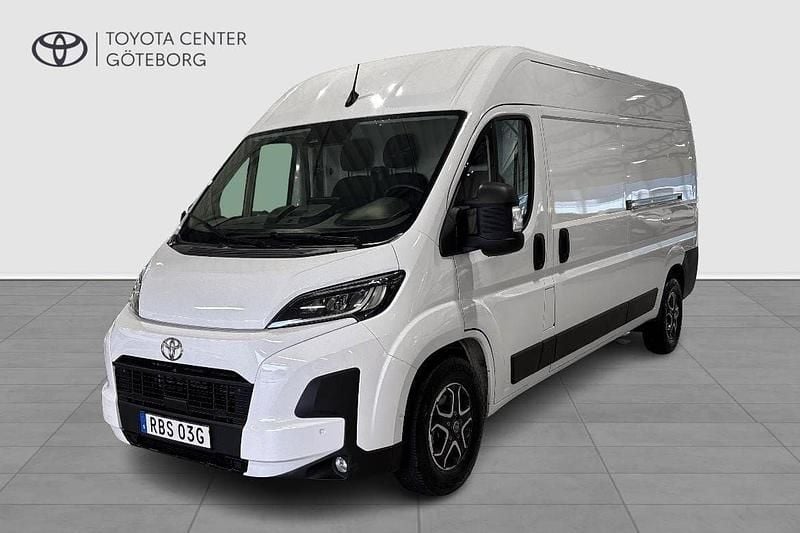 Vit Begagnad 2024 Toyota Proace Van | 569 900 kr - Bild 1/4