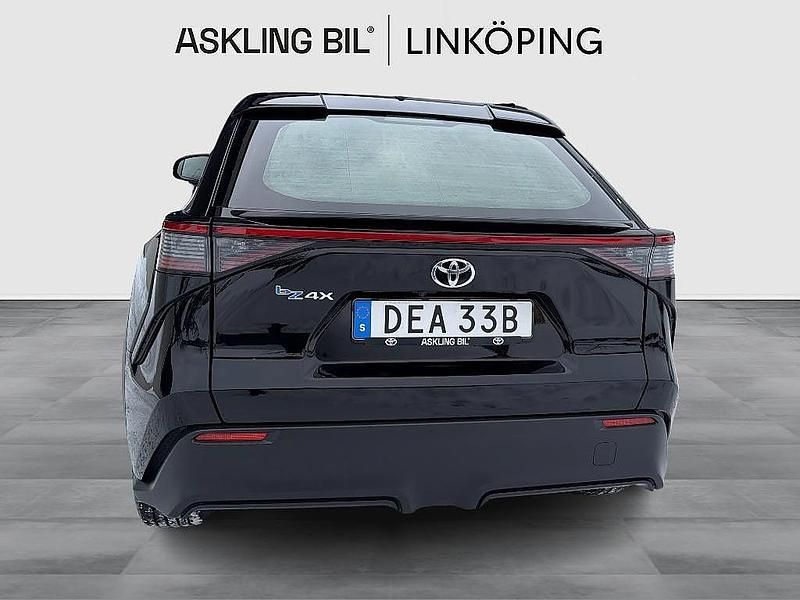 Begagnad Toyota bZ4X Active 164 kW (224 HK) 2023 Svart SUV