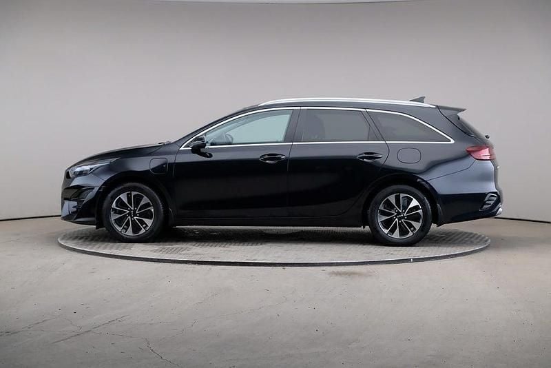 Begagnad Kia Ceed Advance 141 HK (103 kW) 2022 Svart Halvkombi