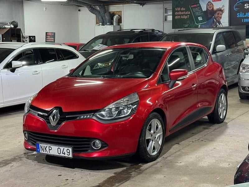 Begagnad Renault Clio IV 90 HK (66 kW) 2013 Röd Halvkombi