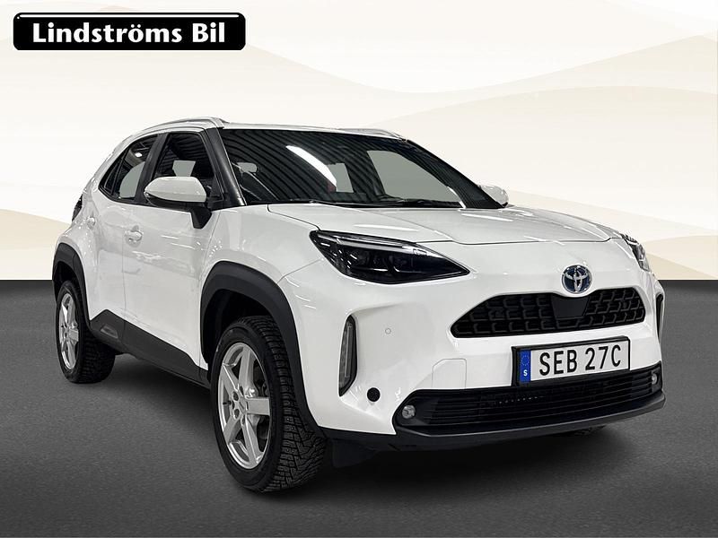 Begagnad Toyota Yaris 2022 Vit Halvkombi