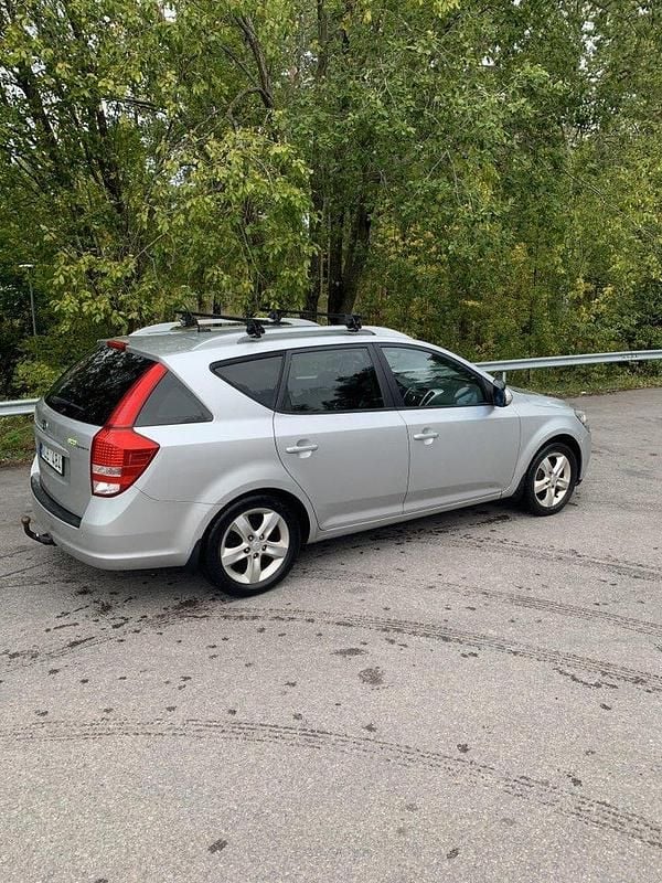 Silver Begagnad 2011 Kia Ceed Sportswagon Kombi | 35 000 kr (Superpris) - Bild 1/4