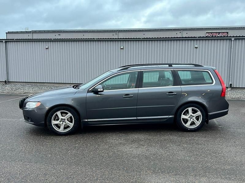 Begagnad Volvo V70 2011 Mörkgrå Kombi