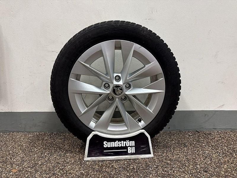 Begagnad Skoda Octavia Business Line 204 HK (150 kW) 2022 Vit Kombi