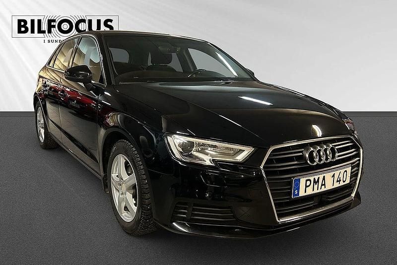 Svart Begagnad 2017 Audi A3 Sportback Proline Halvkombi | 168 000 kr (Marknadspris) - Bild 1/4