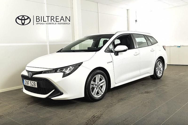 Vit Begagnad 2021 Toyota Corolla Active Kombi | 214 900 kr (Marknadspris) - Bild 1/4