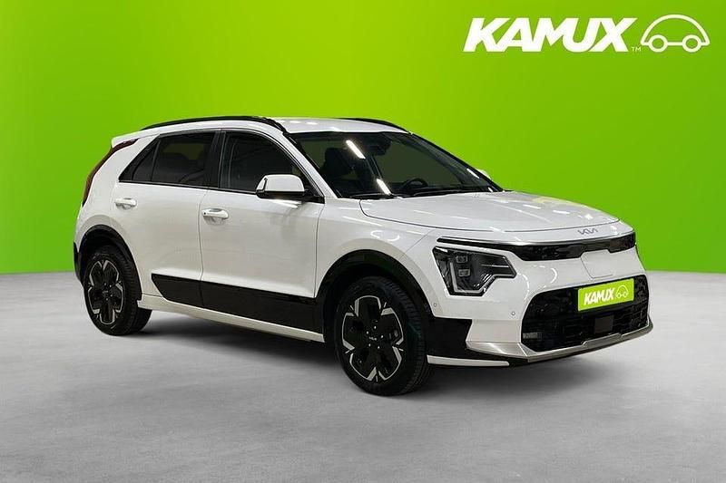 Vit Begagnad 2023 Kia e-Niro Advance SUV | 329 800 kr (Lite dyr) - Bild 1/4