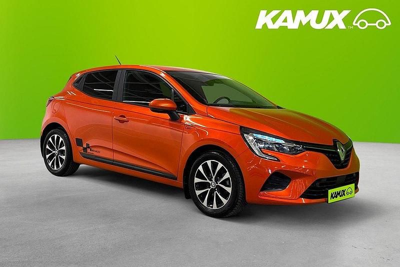 Orange Begagnad 2022 Renault Clio V Halvkombi | 194 900 kr (Marknadspris) - Bild 1/3