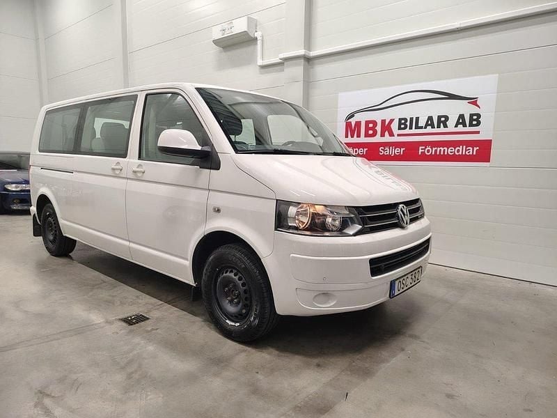 Vit Begagnad 2015 VW Caravelle Comfortline Minibuss | 159 900 kr (Marknadspris) - Bild 1/4