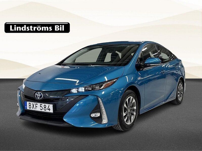 Blå Begagnad 2017 Toyota Prius Plug-in Hybrid Executive Halvkombi | 209 000 kr (Marknadspris) - Bild 1/3