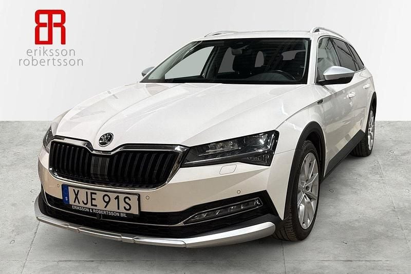 Vit Begagnad 2021 Skoda Superb Kombi | 349 900 kr (Dyr) - Bild 1/4