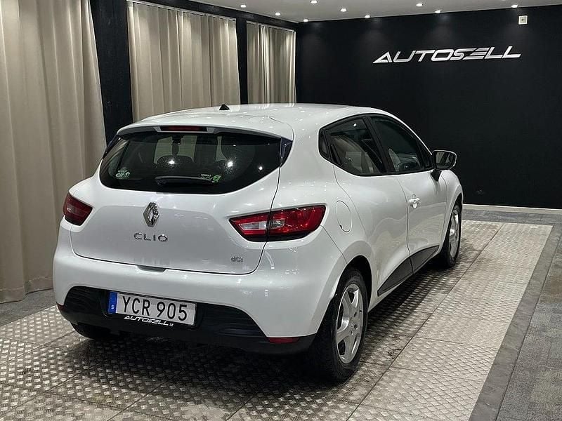 Begagnad Renault Clio IV Expression 90 HK (66 kW) 2016 Vit Halvkombi