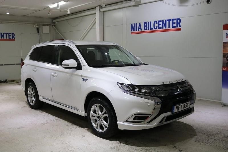 Vit Begagnad 2020 Mitsubishi Outlander Comfort Edition SUV | 168 998 kr (Marknadspris) - Bild 1/4