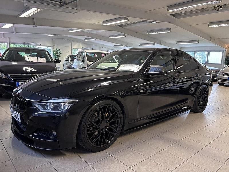 Svart Begagnad 2018 BMW 320 M Sport Sedan | 269 900 kr (Dyr) - Bild 1/4