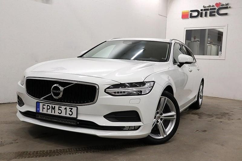 Begagnad Volvo V90 Momentum 190 HK (139 kW) 2016 Vit (ice white) Kombi