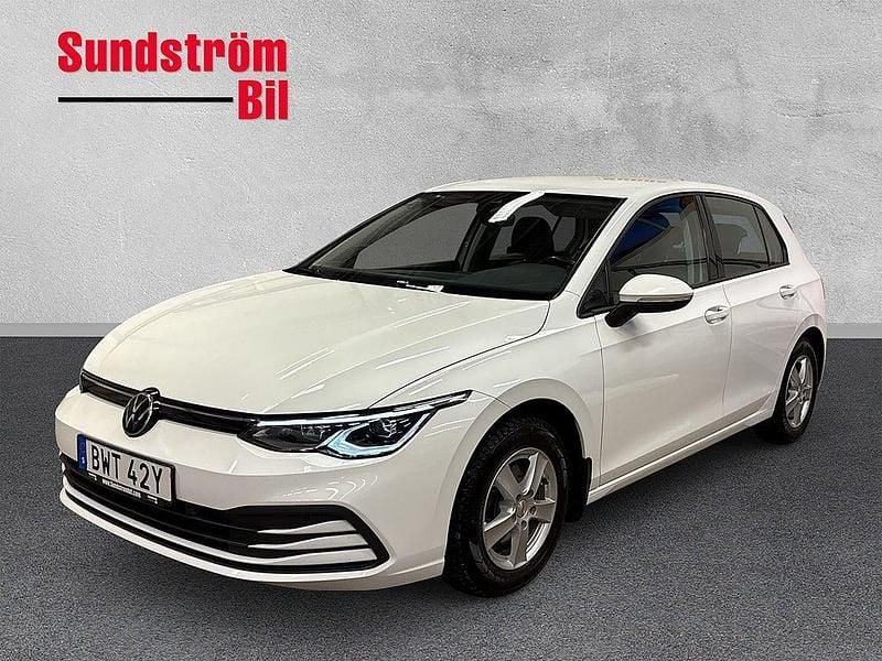 Begagnad VW Golf VIII 150 HK (110 kW) 2020 Vit Halvkombi