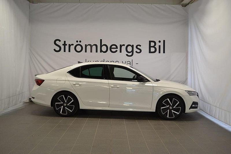 Begagnad Skoda Octavia Style 112 HK (82 kW) 2020 Vit Halvkombi