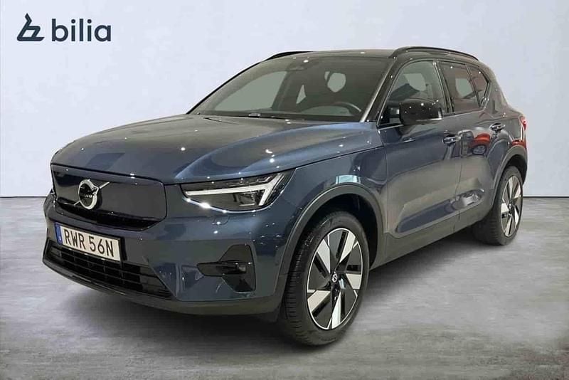Blå Begagnad 2026 Volvo EX40 Single Motor Extended Range SUV | 534 900 kr (Superpris) - Bild 1/1